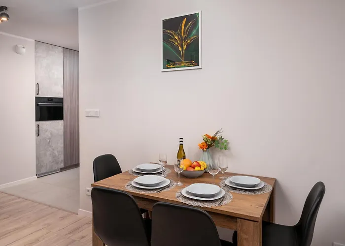 Apartwro 8th - Square, Railway Station * Vratislav