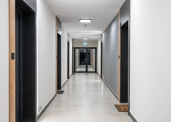 Apartwro 8th - Square, Railway Station * Vratislav