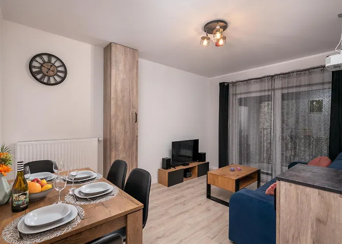 Apartwro 8th - Square, Railway Station * Vratislav