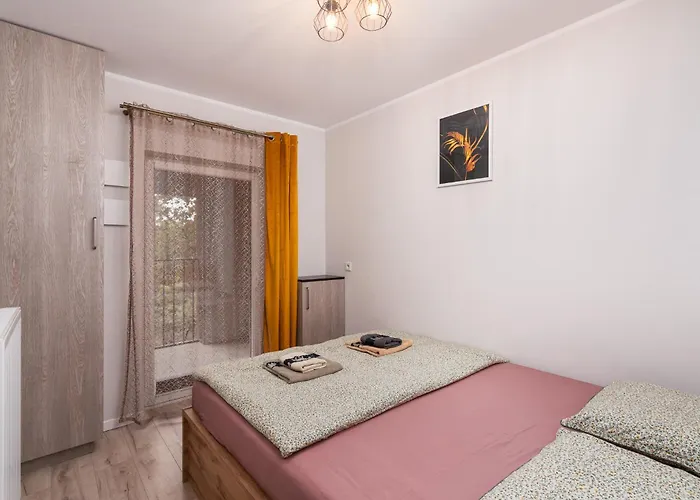 Apartwro 8th - Square, Railway Station * Vratislav