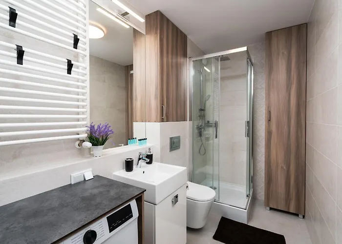 Apartwro 8th - Square, Railway Station